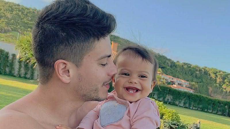 Arthur Aguiar mostra filha de um ano falando seu nome e sobrenome - Instagram