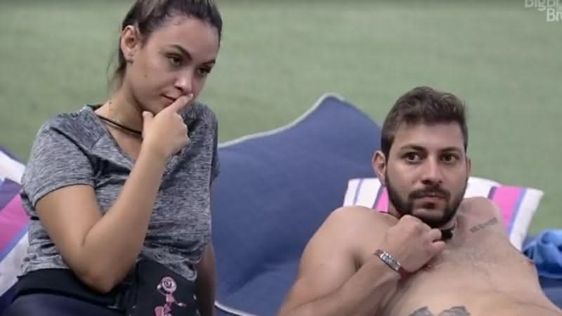 Sarah. Gilberto e Caio cogitam votar em Pocah - Reprodução/TV Globo