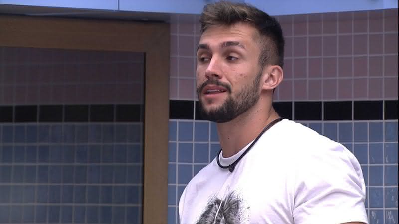 BBB21: Arthur faz comentário sobre Paredão Falso de Carla Diaz - Gshow