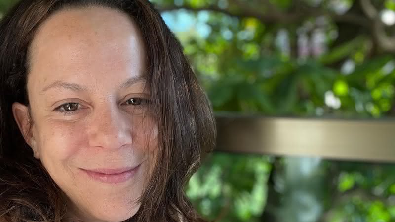 Bebel Gilberto samba em cima da bandeira do Brasil e vira alvo de críticas - Instagram