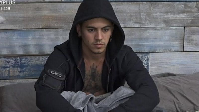 Biel fica inconformado após ser acusado de quebrar regras do reality - Reprodução/ Record