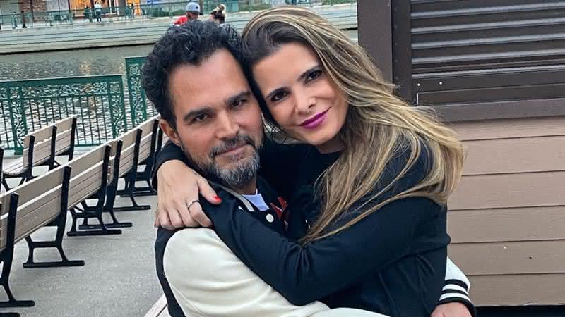 Em seu Instagram, Luciano Camargo compartilhou clique fofo ao lado de uma das filhas gêmeas e da esposa e encanta fãs - Instagram