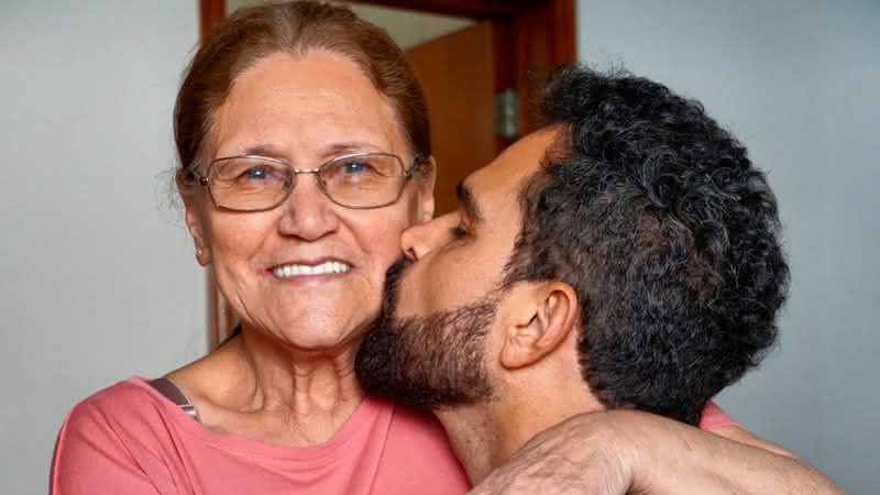 Luciano Camargo surge em clique emocionante ao lado da mãe - Instagram