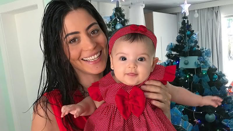 Carol Castro posta foto com a filha Nina em contato com a natureza - Instagram