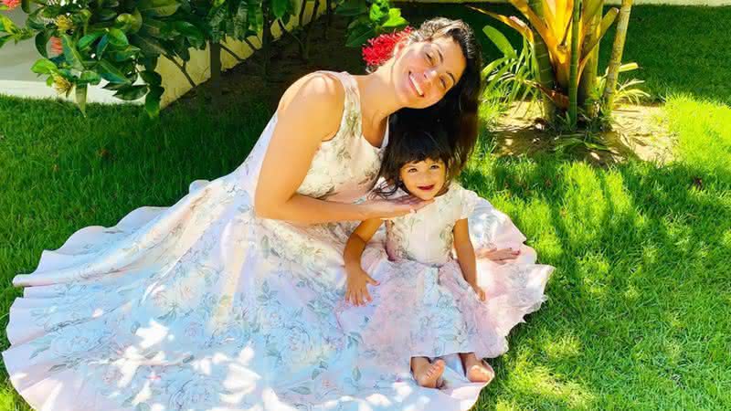 Carol Castro e Nina, sua filha, surgem com roupa combinando - Instagram