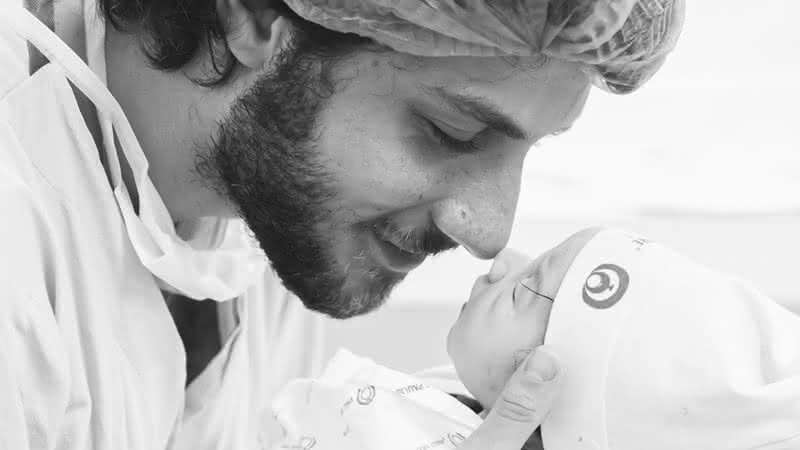 Chay Suede relembra momentos com a filha - Instagram