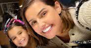 Deborah Secco mostra filha, Maria Flor, fazendo caretas e encanta seguidores - Instagram