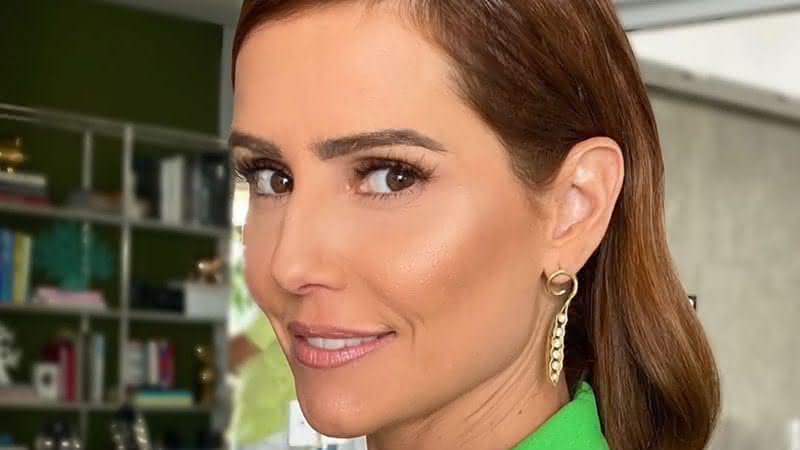 Deborah Secco assiste novela com a filha - Instagram