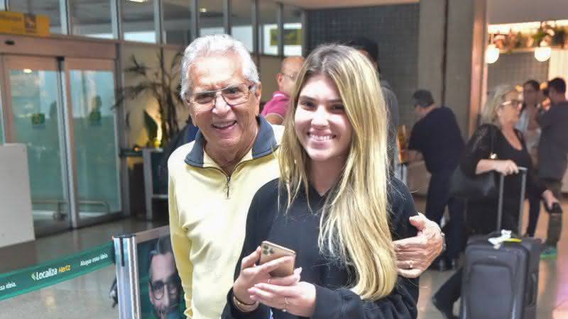 Carlos Alberto de Nóbrega busca filha no Aeroporto e se emociona - Instagram