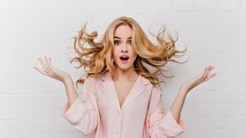 Como combater a queda de cabelo, caspa e outras disfunções do couro cabeludo causadas por problemas emocionais - Freepik