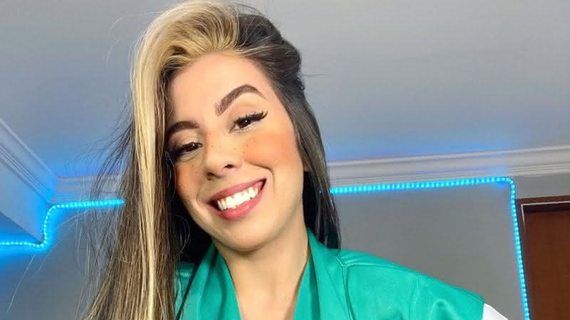 Hora da Make: Elis Valeriano lista 5 itens indispensáveis para uma maquiagem - Instagram