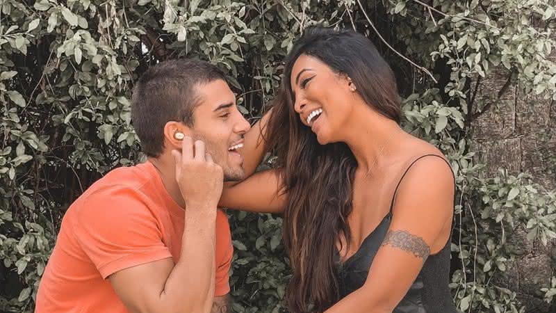 Carol Nakamura e Guilherme Leonel posam com roupa íntima - Instagram