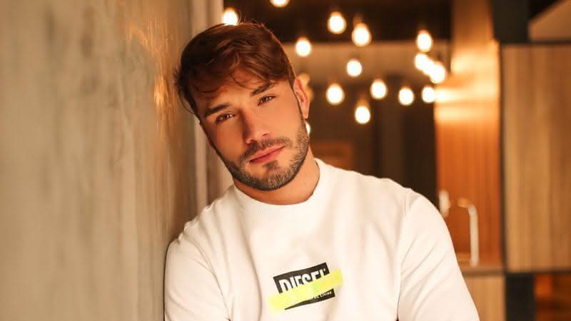 Com um sorriso no rosto, Lucas Viana anuncia novidade - Instagram