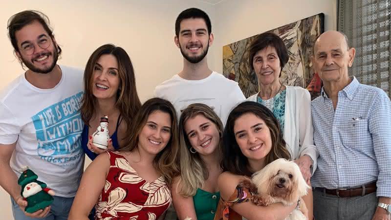 Fátima Bernardes compartilha foto ao lado da família no Natal - Instagram