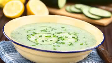 Sopa fria de pepino e castanha-de-caju (Imagem: Ildi Papp | Shutterstock)