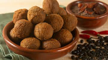 Bolinho de feijoada (Imagem: Shutterstock)