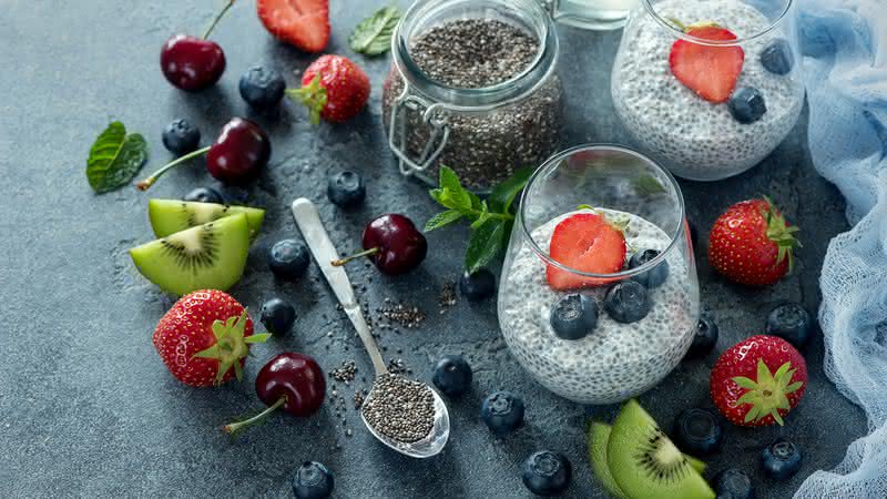 Saiba como incluir sementes de chia no cardápio (Imagem: Alexandra Anschiz | Shutterstock)