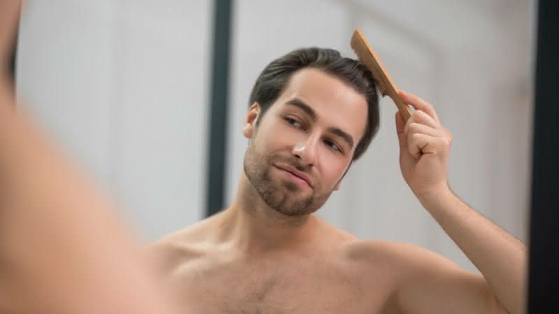 Os homens são os mais atingidos pela calvície (Imagem: zinkevych | Shutterstock)