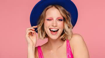 Maquiagem colorida deixa o look mais alegre (Imagem: Shutterstock)