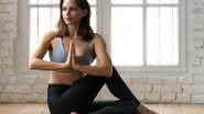 Yoga é benéfica para todo o corpo (Imagem: fizkes | Shutterstock)