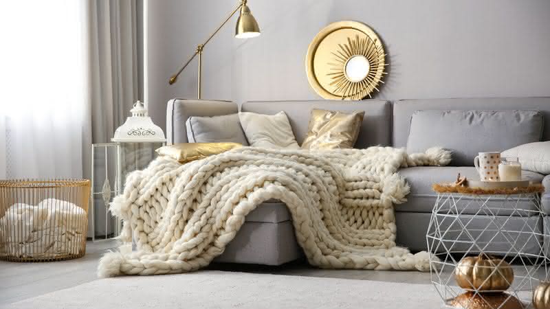 Conceito hygge preza pelo conforto e bem-estar (Imagem: New Africa | Shutterstock)