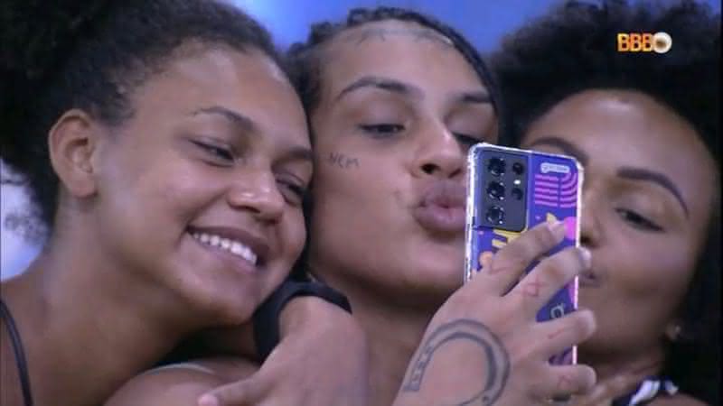 BBB22: Linn da Quebrada, Jessilane e Natália cumprem promessa e fazem topless na piscina - Twitter