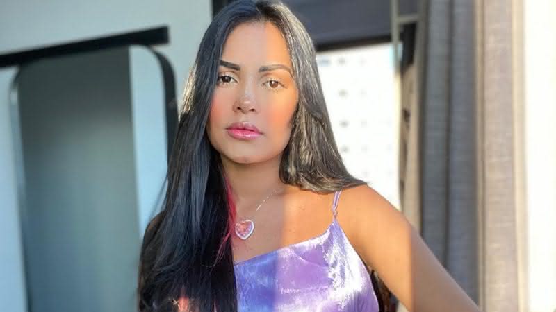 Flayslane faz mistério em rede social - Instagram