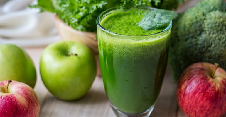 Suco detox para auxiliar na limpeza de toxinas no corpo - Freepik