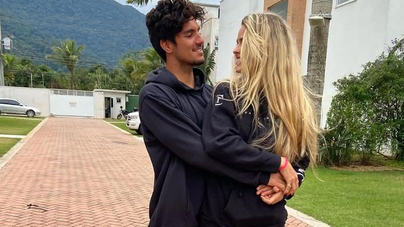 Gabriel Medina e Yasmin Brunet surgem em momento íntimo - Instagram