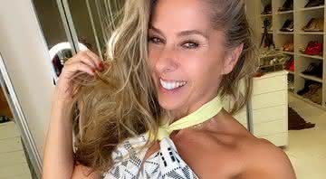 Adriane Galisteu quebra padrões da moda praia e surge usando maiô com decote ousado: ''Musa'' - Instagram