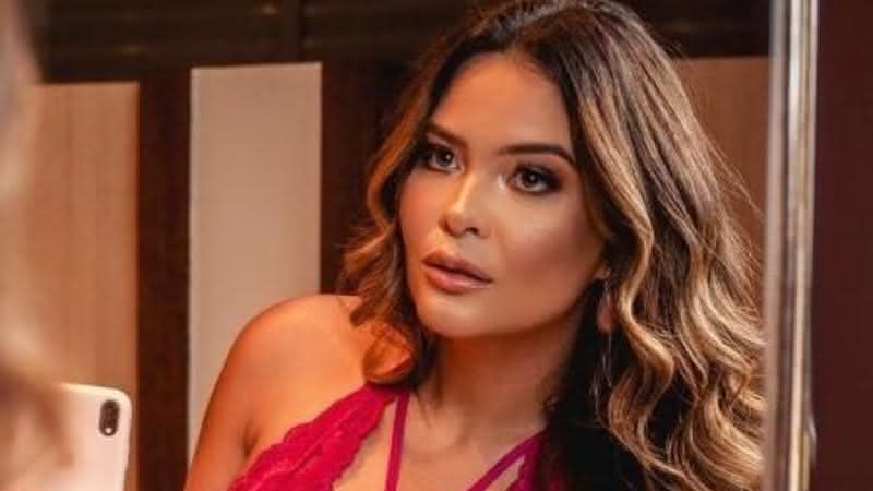 Geisy Arruda aposta em decote caprichado e anuncia novidade - Instagram