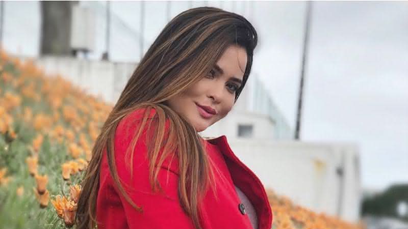 Geisy Arruda posa de costas e coloca bumbum para jogo - Instagram