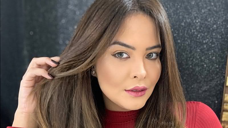 Geisy Arruda renova bronze com maiô cavadíssimo - Instagram