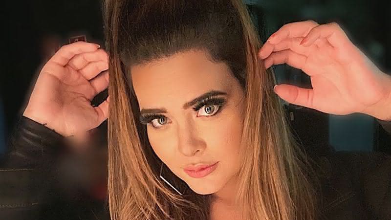 Geisy Arruda exibe decote caprichado com lingerie de renda vermelha - Instagram