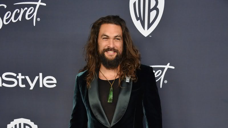 O galã de Aquaman deixou seus fãs babando ao vestir apenas uma regata durante o Globo de Ouro 2020 - Getty Images