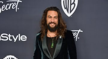 O galã de Aquaman deixou seus fãs babando ao vestir apenas uma regata durante o Globo de Ouro 2020 - Getty Images