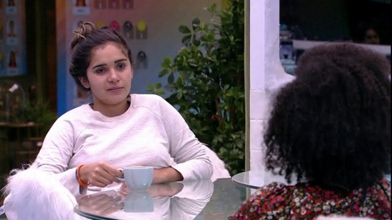 Fofoca? Gizelly passa informações proibidas de sister para Thelma - Globo