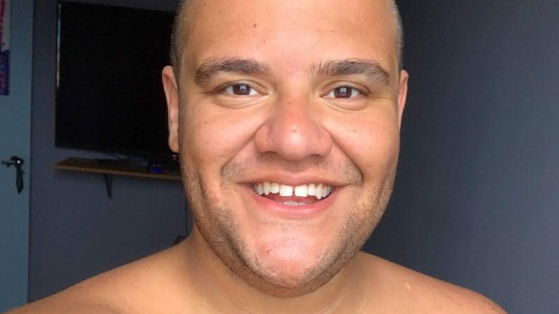 Depois de perder 46 quilos, Gominho dançou e se exercitou sem camisa em rede social - Instagram