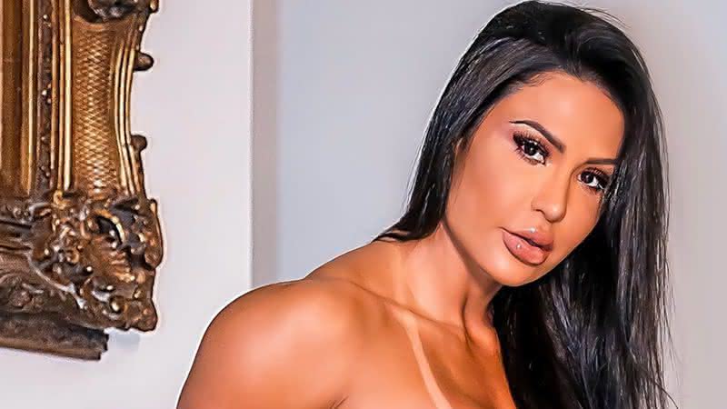 Gracyanne Barbosa capricha em pose e quase cai - Instagram