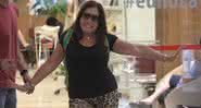 Em shopping do RJ, Susana Vieira se diverte com fã e ainda cumprimenta paparazzi - FOTO\ RODRIGO ADÃO\ AGNEWS