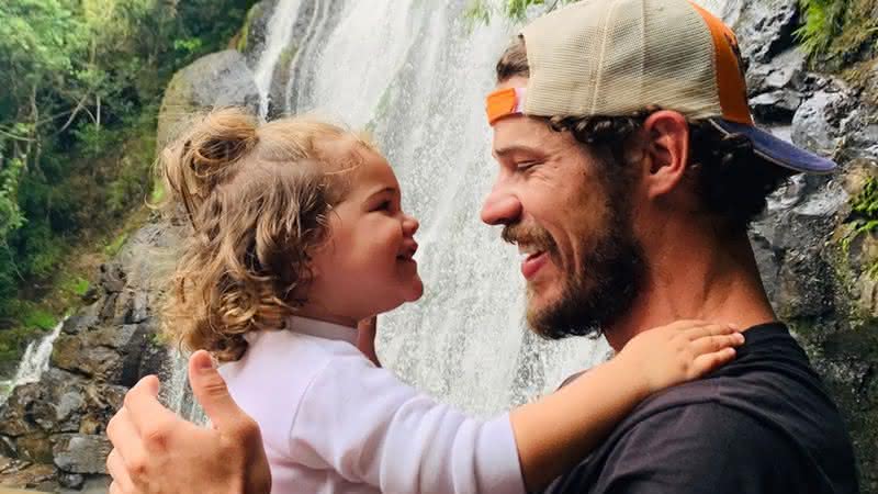 José Loreto surge brincando com filha ao pôr do sol e arranca elogios de fãs: "Isso é ser pai" - Instagram