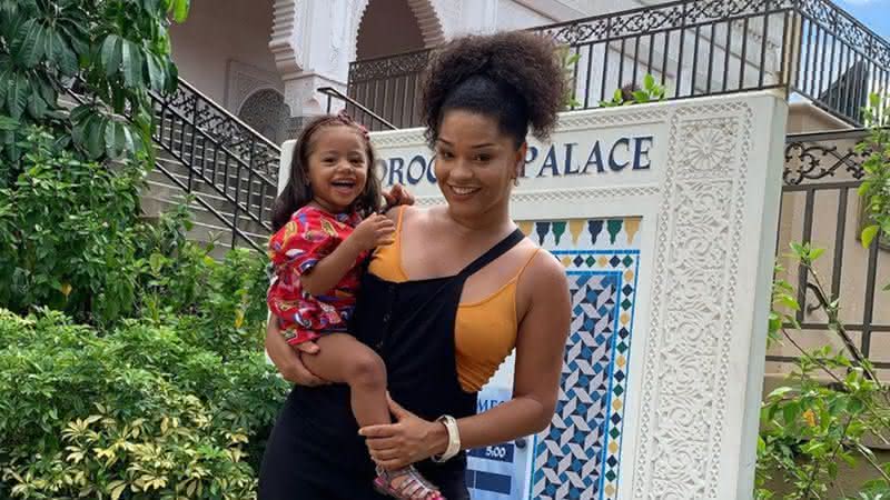 Juliana Alves toma banho de sol e encanta ao surgir abraçada com filha, Yolanda - Instagram