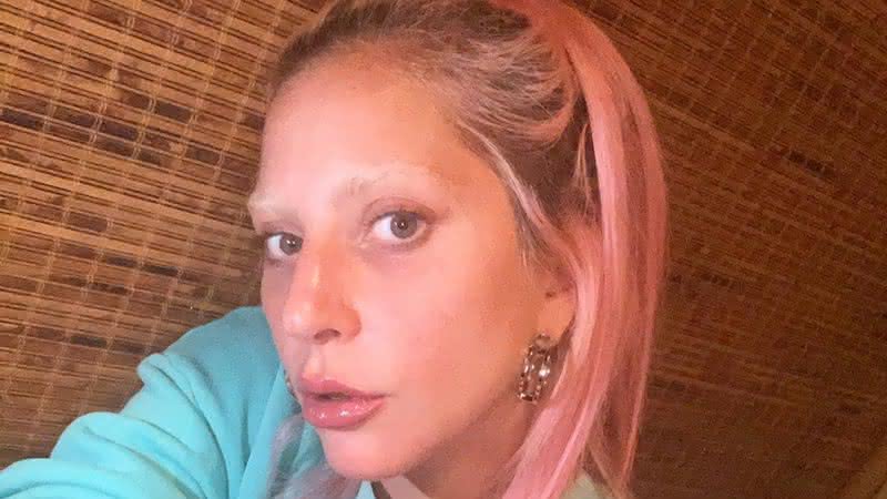 Lady Gaga surgiu com a sobrancelha praticamente branca e chamamos profissionais para falarem sobre essa tendência - Instagram