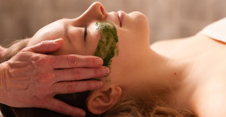 massagem facial - Shutterstock