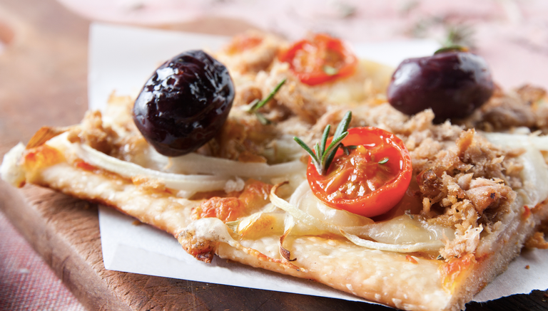 pizza de atum - shutterstock