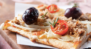 pizza de atum - shutterstock