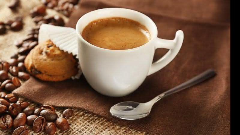 Descoberto pelos monges há mais de mil anos, o café não só atrai pelo aroma e paladar, como também promove uma série de benefícios para a saúde - Shutterstock