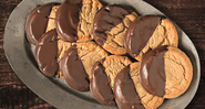 Biscoito de baunilha com cobertura de chocolate - SHUTTERSTOCk