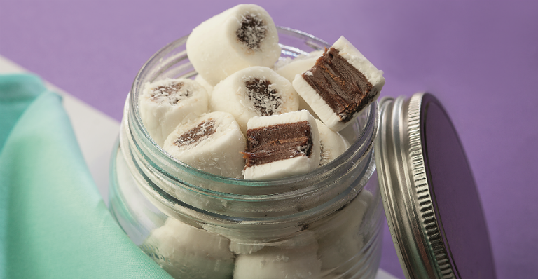 Bala de coco com brigadeiro - Divulgação