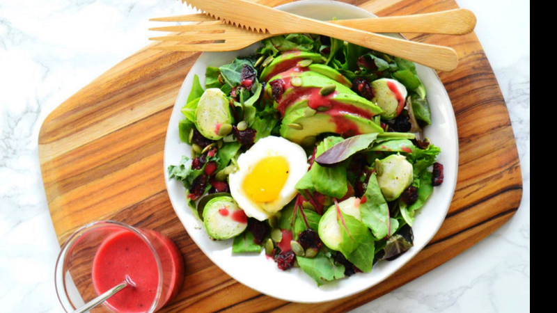 Salada de abacate com vinagrete de framboesa - Divulgação